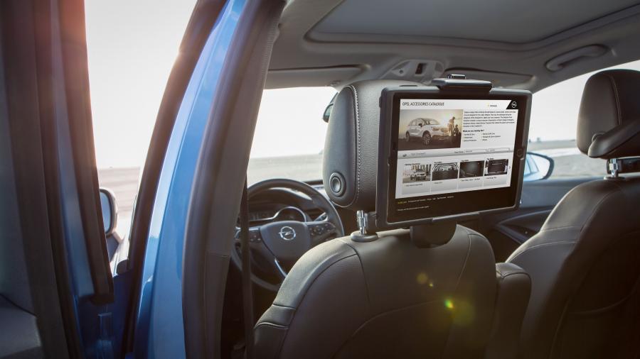Интерьер Opel Crossland X Turbo Accessorized 2018 года  (фото 6 из 10)